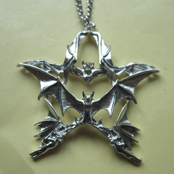 Vampire Bat Pentagram Star Gothic Necklace - Picture 4 of 9